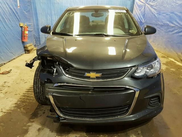 1G1JD5SG6H4103940 - 2017 CHEVROLET SONIC LT GRAY photo 9