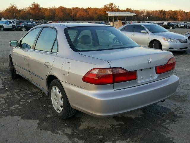 1HGCG5643WA033322 - 1998 HONDA ACCORD LX SILVER photo 3