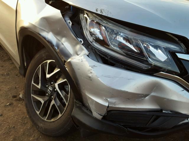 2HKRM4H45GH657383 - 2016 HONDA CR-V SE SILVER photo 9