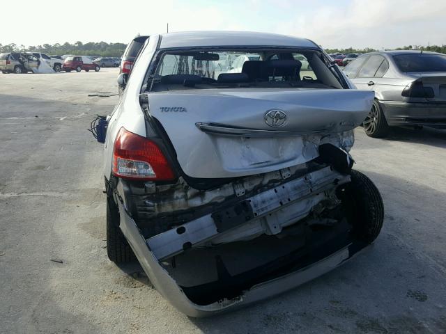 JTDBT923X81254560 - 2008 TOYOTA YARIS SILVER photo 9