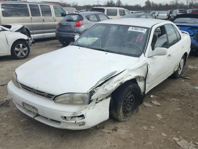 4T1BG12K5TU946757 - 1996 TOYOTA CAMRY DX WHITE photo 2