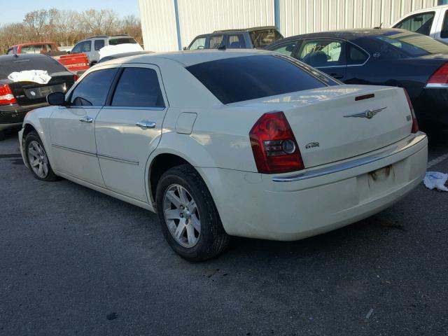 2C3LA33G18H158184 - 2008 CHRYSLER 300 LIMITE CREAM photo 3