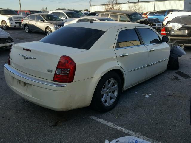 2C3LA33G18H158184 - 2008 CHRYSLER 300 LIMITE CREAM photo 4