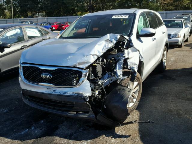 5XYPG4A36HG282290 - 2017 KIA SORENTO LX SILVER photo 2