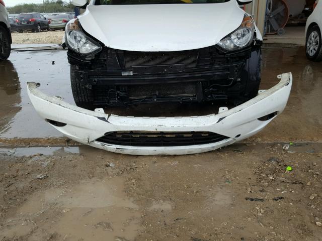 5NPDH4AE8DH270727 - 2013 HYUNDAI ELANTRA GL WHITE photo 9