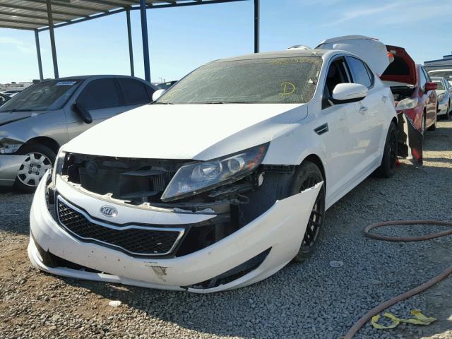 5XXGR4A61CG011459 - 2012 KIA OPTIMA SX WHITE photo 2