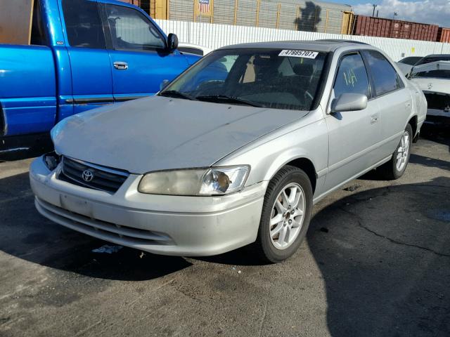 4T1BF28K81U966952 - 2001 TOYOTA CAMRY LE 棕色 照片 2