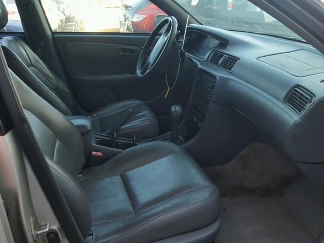 4T1BF28K81U966952 - 2001 TOYOTA CAMRY LE 棕色 照片 5