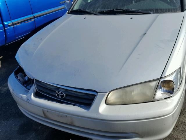 4T1BF28K81U966952 - 2001 TOYOTA CAMRY LE 棕色 照片 7