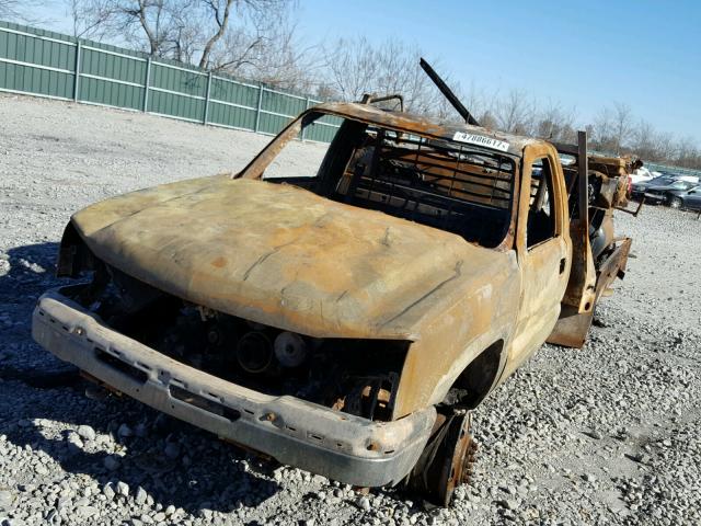 1GBJC34U15E319917 - 2005 CHEVROLET SILVERADO WHITE photo 2