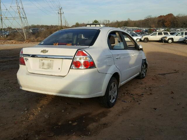 KL1TD56E49B374010 - 2009 CHEVROLET AVEO LS WHITE photo 4