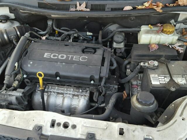 KL1TD56E49B374010 - 2009 CHEVROLET AVEO LS WHITE photo 7