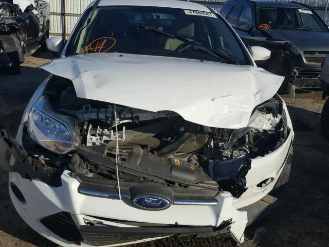 1FADP3K23EL433045 - 2014 FORD FOCUS SE WHITE photo 9