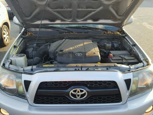 3TMLU4EN1BM069552 - 2011 TOYOTA TACOMA DOU SILVER photo 7