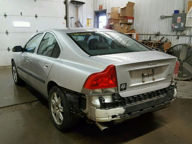 YV1RH58D422156581 - 2002 VOLVO S60 2.5T SILVER photo 3