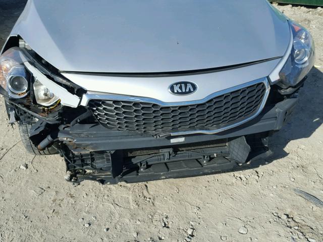 KNAFK4A60F5431297 - 2015 KIA FORTE LX SILVER photo 9