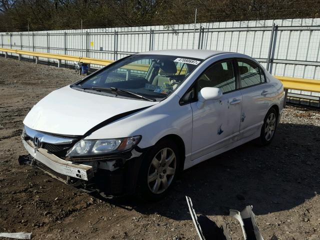 2HGFA16569H352428 - 2009 HONDA CIVIC LX WHITE photo 2