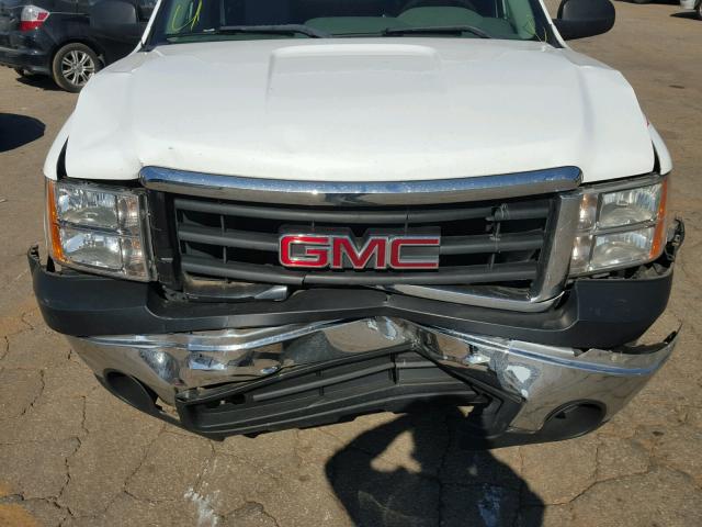 1GTEC14X79Z133552 - 2009 GMC SIERRA C15 WHITE photo 9