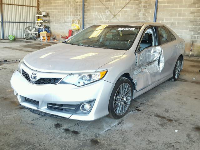 4T1BK1FK7CU519749 - 2012 TOYOTA CAMRY SE SILVER photo 2