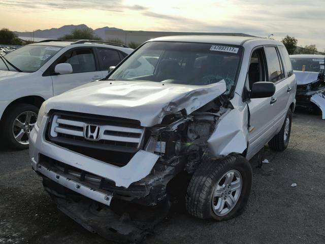 5FNYF28187B040428 - 2007 HONDA PILOT LX SILVER photo 2