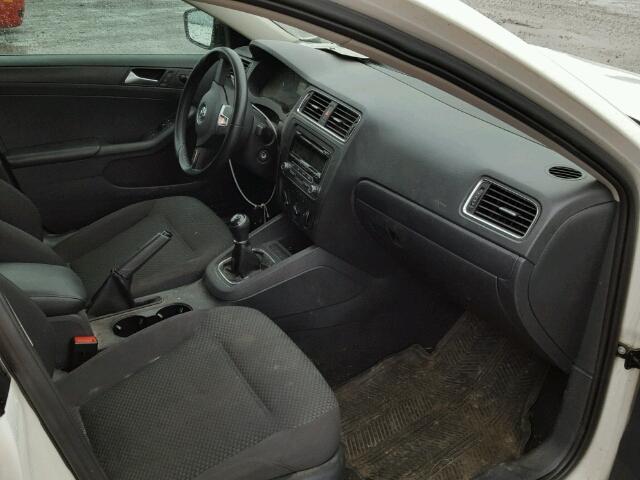 3VW1K7AJ2DM417960 - 2013 VOLKSWAGEN JETTA BASE WHITE photo 5