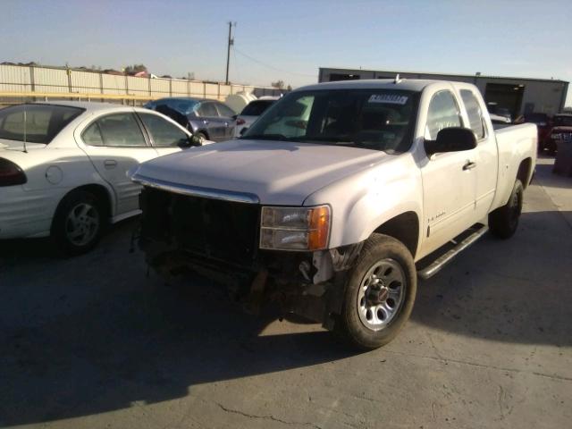 1GTR1VEA7CZ147547 - 2012 GMC SIERRA C15 WHITE photo 2