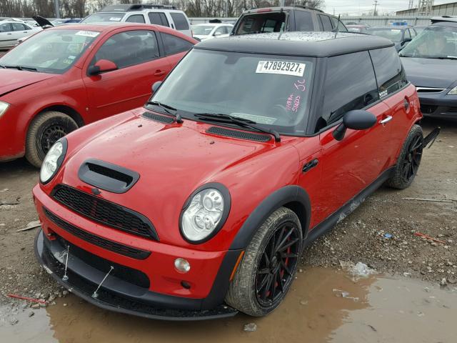 WMWRE33445TD90664 - 2005 MINI COOPER S RED photo 2