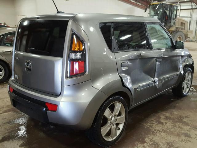 KNDJT2A22A7075122 - 2010 KIA SOUL + GRAY photo 4