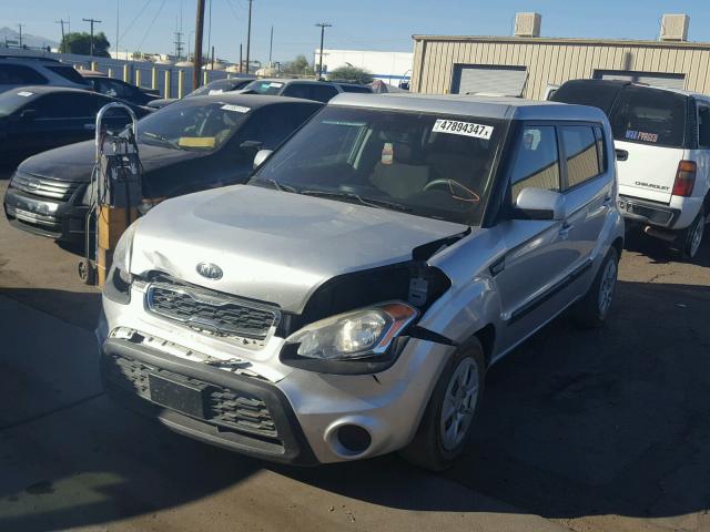 KNDJT2A59C7388715 - 2012 KIA SOUL SILVER photo 2