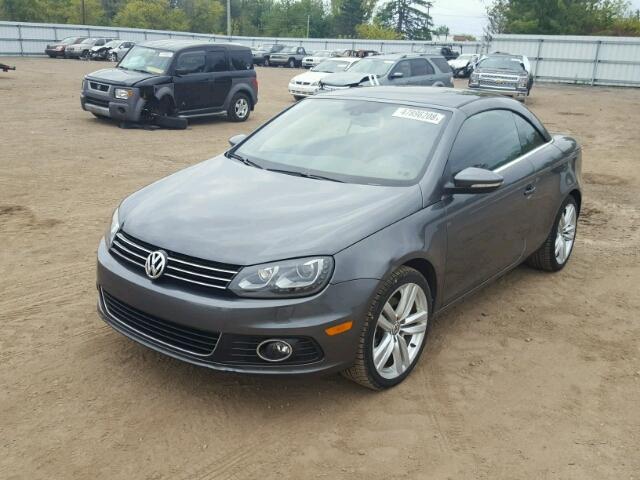 WVWFW8AH4FV004088 - 2015 VOLKSWAGEN EOS LUX GRAY photo 2