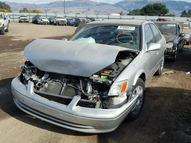 JT2BG22K210534819 - 2001 TOYOTA CAMRY CE SILVER photo 2