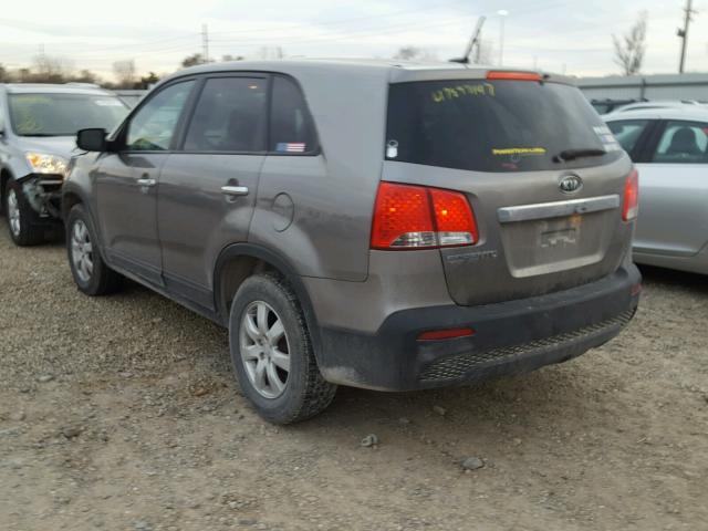 5XYKT3A16BG158848 - 2011 KIA SORENTO BA GRAY photo 3