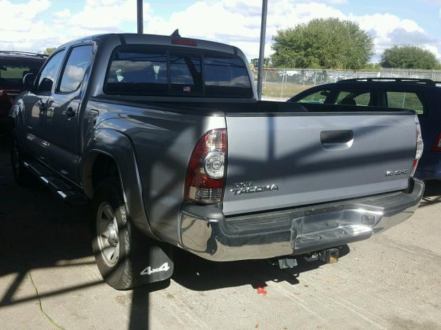 5TFLU4EN6FX113898 - 2015 TOYOTA TACOMA DOU SILVER photo 3