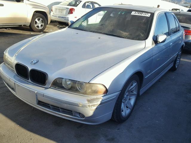 WBADT43452GZ96983 - 2002 BMW 525 I AUTO GRAY photo 2