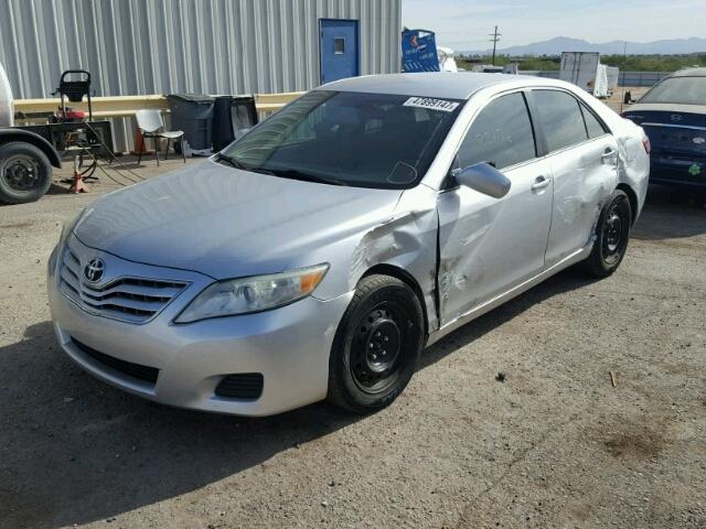 4T1BF3EKXBU129695 - 2011 TOYOTA CAMRY BASE SILVER photo 2