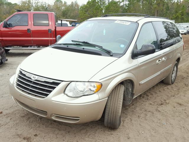 2C4GP54LX5R260933 - 2005 CHRYSLER TOWN & COU GOLD photo 2
