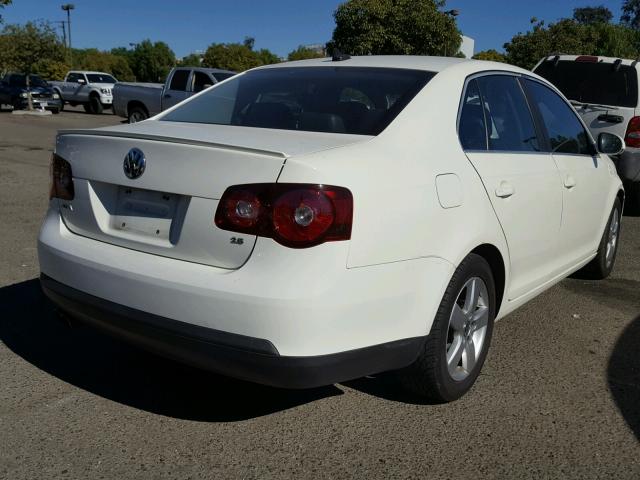 3VWRZ71K08M089922 - 2008 VOLKSWAGEN JETTA SE WHITE photo 4