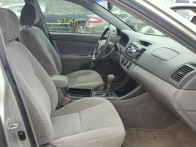 4T1BE32K33U120667 - 2003 TOYOTA CAMRY LE 银色 照片 5