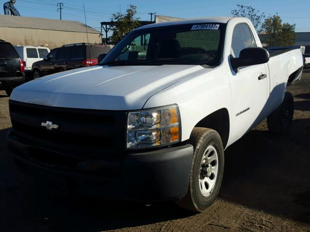 1GCNCPEX6BZ165139 - 2011 CHEVROLET SILVERADO WHITE photo 2