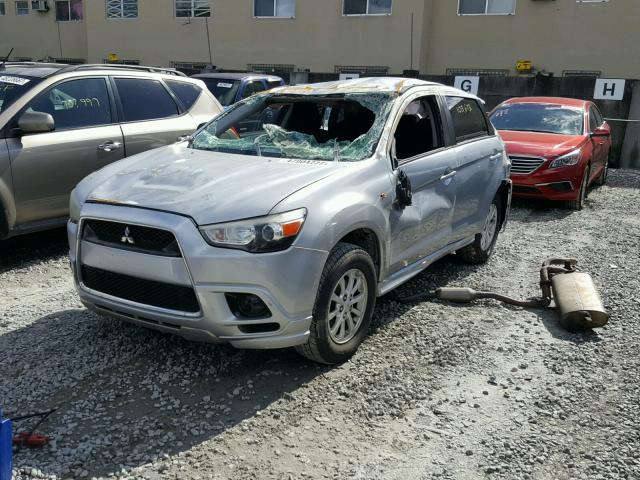 JA4AP3AU8BZ003773 - 2011 MITSUBISHI OUTLANDER SILVER photo 2