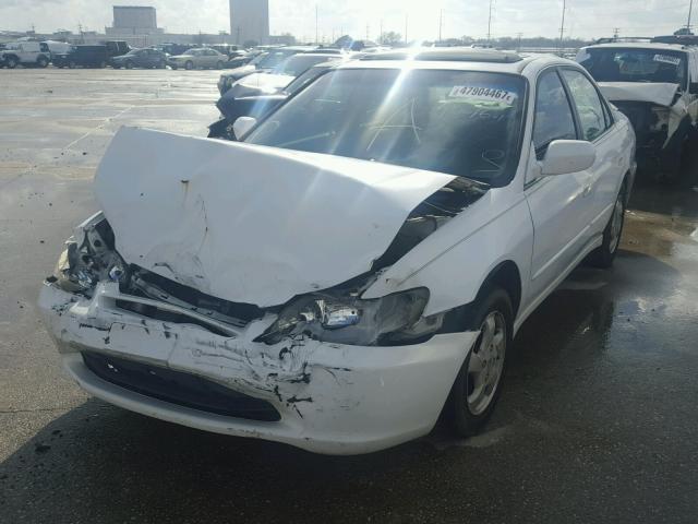 1HGCG565XXA090773 - 1999 HONDA ACCORD EX WHITE photo 2