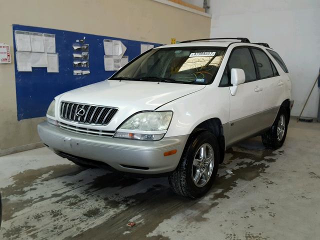 JTJGF10U110097925 - 2001 LEXUS RX 300 WHITE photo 2