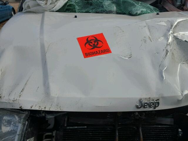 1J8HG48K47C676318 - 2007 JEEP COMMANDER WHITE photo 7