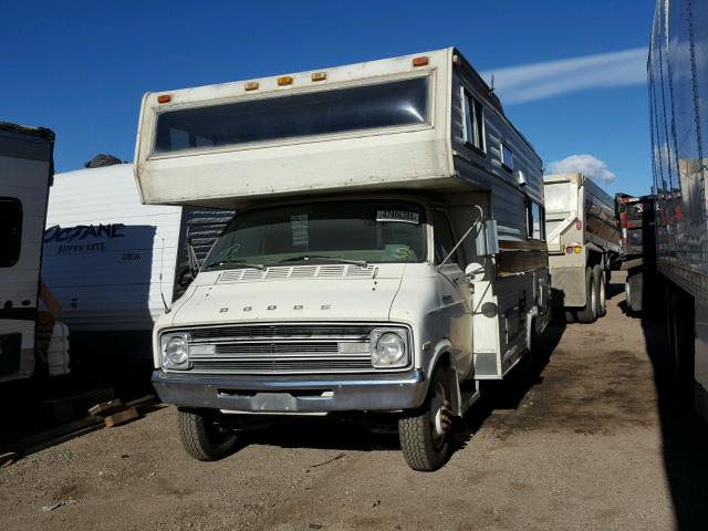 F34BF6V115608 - 1977 DODGE MOTORHOME WHITE photo 2