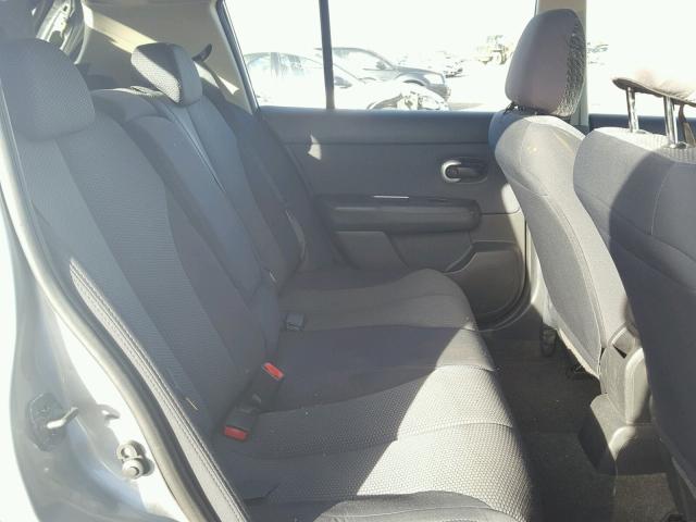 3N1BC13E68L378631 - 2008 NISSAN VERSA S GRAY photo 6