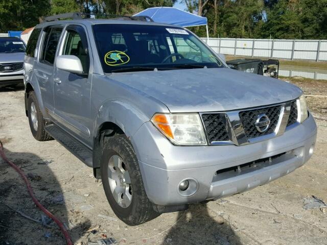 5N1AR18U56C637637 - 2006 NISSAN PATHFINDER SILVER photo 1