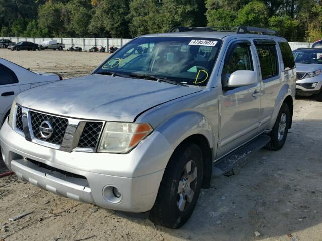 5N1AR18U56C637637 - 2006 NISSAN PATHFINDER SILVER photo 2