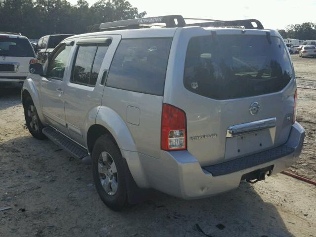 5N1AR18U56C637637 - 2006 NISSAN PATHFINDER SILVER photo 3