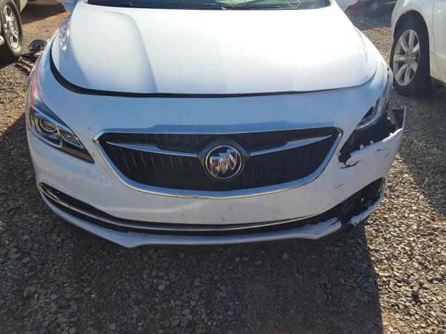 1G4ZP5SS1HU132067 - 2017 BUICK LACROSSE E 白色 照片 9