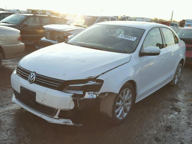 3VWDX7AJ3DM374857 - 2013 VOLKSWAGEN JETTA SE WHITE photo 2